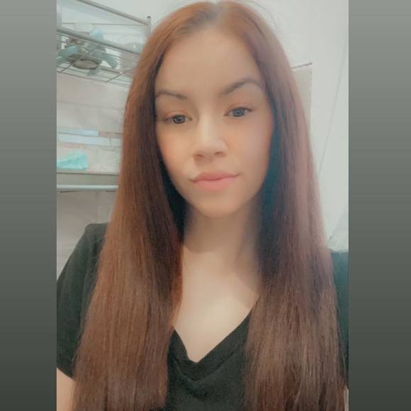 Meet your Posher, Cassandra - Picture 1 of 1